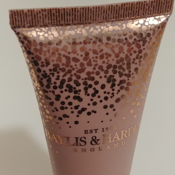 🎉2/$16 NEW Baylis & Harding England Limited Edition Martini Foot Lotion - Picture 4 of 6